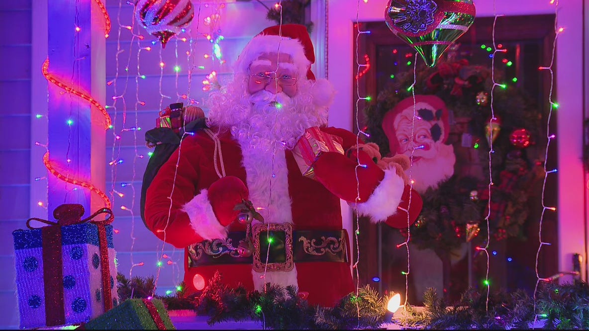 Massive Christmas lights display in Dearborn Heights
